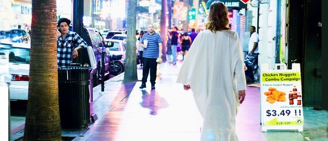 Jesus on Hollywood Blvd by Kevin McShane, on Flickr - https://www.flickr.com/photos/lobraumeister/3696616402