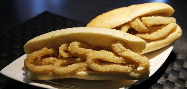 La compañía Iberia Express ofrecerá bocadillos de calamares en sus vuelos para promocionar la capital española
