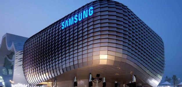 Samsung espera revivir con un Galaxy edge S7 de color rosa y cristales Swarovski