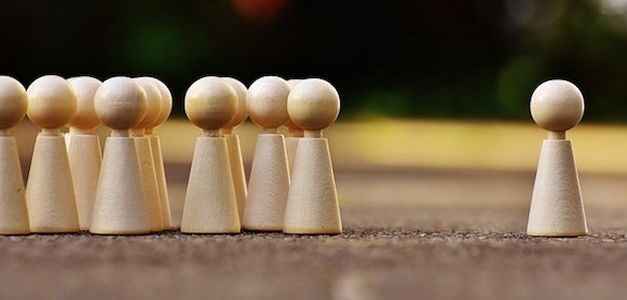 Los usuarios llegan a confiar tanto en los influencers como en sus mejores amigos