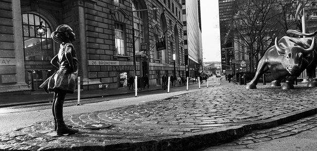 La niña sin miedo que planta cara al toro de Wall Street