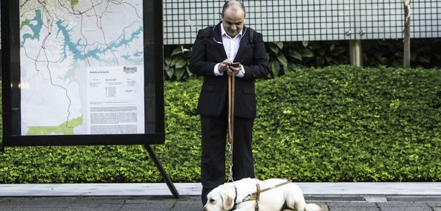Lew'Lara\TBWA hackeó los banners publicitarios en una innovadora campaña
