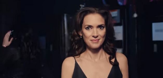 Winona Ryder en el nuevo y polémico spot de L'Oréal Elvive