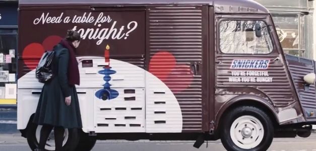 En Londres, Snickers creó para San Valentín un restaurante pop-up para los olvidadizos