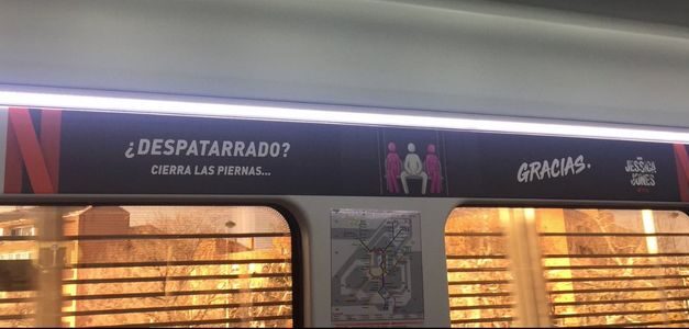 Una sola campaña de Netflix promociona la segunda temporada de Jessica Jones y llama a corregir el manspreading