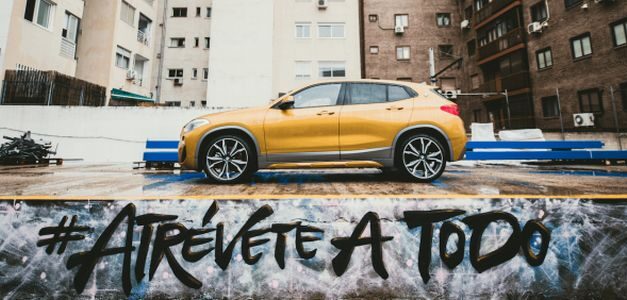 Los muros de Urban X2 en el lanzamiento de BMW X2 se cubrieron arte urbano
