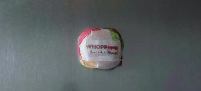 Burger King regala Whoppers celebrando a las mujeres de Arabia Saudí frente al volante