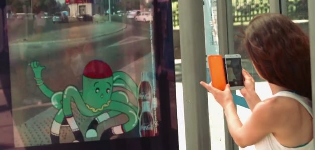 Posterscope y Coca-Cola refrescan las marquesinas de Madrid con realidad aumentada