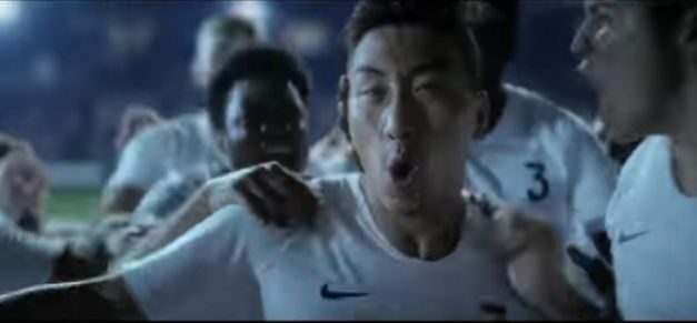 En el futuro de que muestra este spot, el fútbol de China provoca el llanto de Inglaterra