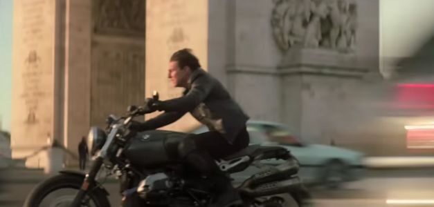 El "casi" doble de acción de Tom Cruise se convierte en conductor de Uber en esta jocosa campaña