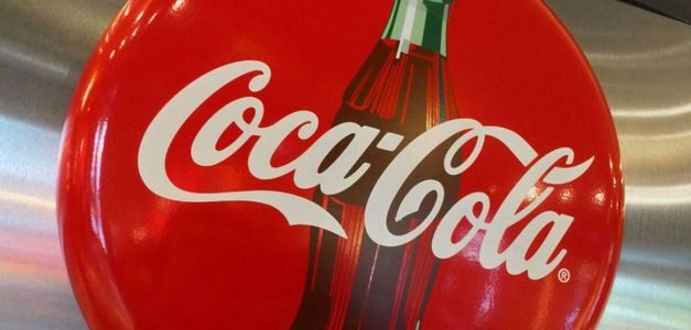 ¿Saltar 3,5 metros por una Coca-Cola gratis? Los japoneses lo hacen encantados