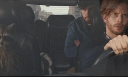 Dos conductores despistados y una sorpresa muy peluda protagonizan el spot de Volkswagen