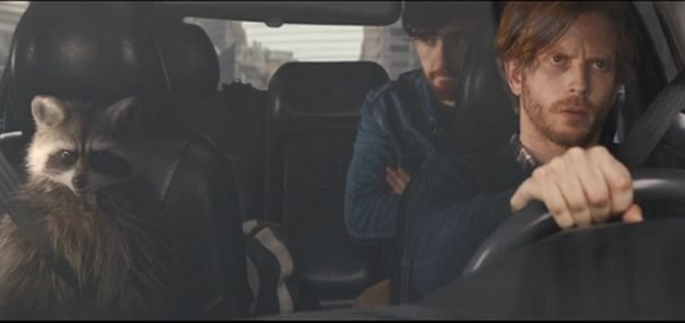 Dos conductores despistados y una sorpresa muy peluda protagonizan el spot de Volkswagen