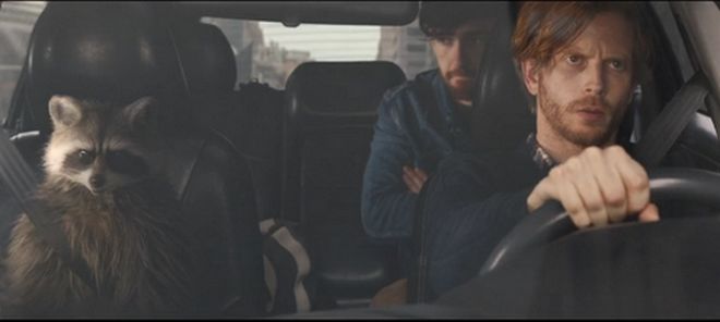 Dos conductores despistados y una sorpresa muy peluda protagonizan el spot de Volkswagen