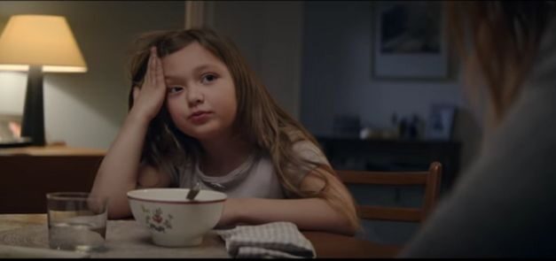 La dulce protagonista de este spot tiene una buena razón para tomar la sopa