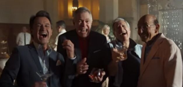 Nazis, millonarios y rusos apoyan a Trump según este spot