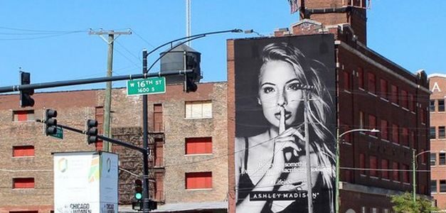 Ashley Madison realiza una parodia de la polémica campaña de Nike y Colin Kaepernick