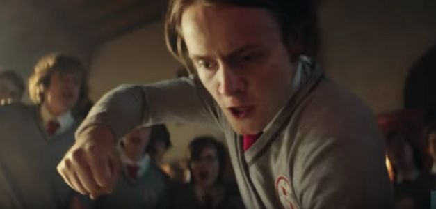 En este trabajado spot para Calvin Klein el amor se oculta bajo el odio