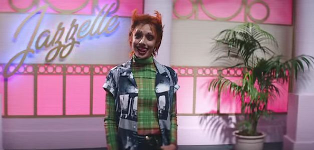Duende, centauro, heroína: la protagonista del increíble spot de ASOS tiene muchas caras
