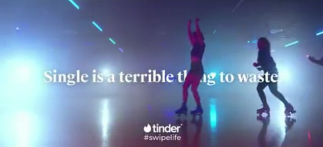 Esta campaña es la oda de Tinder a la soltería