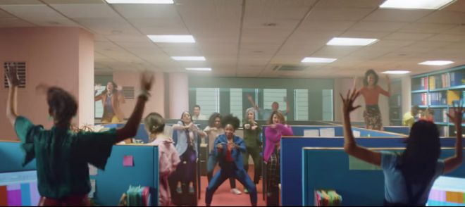 P&G alza su voz por la reivindicación salarial femenina en este musical spot