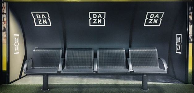 DAZN transforma el metro de Milán en un espectacular estadio de fútbol