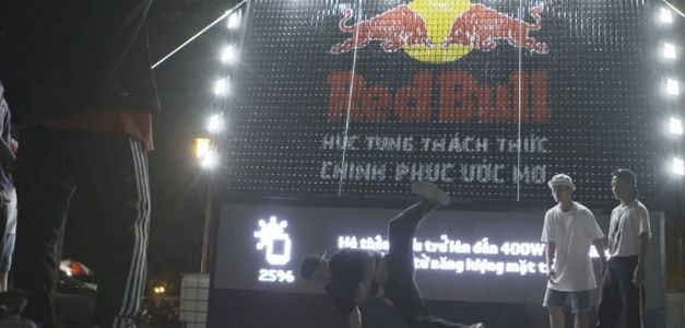 Estas vallas de Red Bull iluminan los suburbios vietnamitas