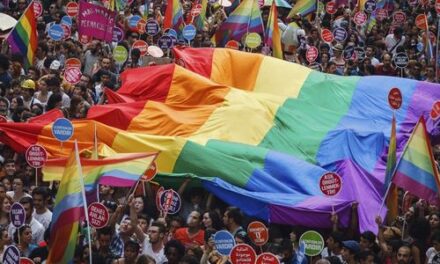 Las marcas también caben en la carroza del Orgullo