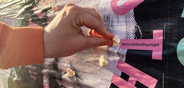 #stickittotheman, la campaña en Londres que invita a pegar chicles en la cara de Boris Johnson