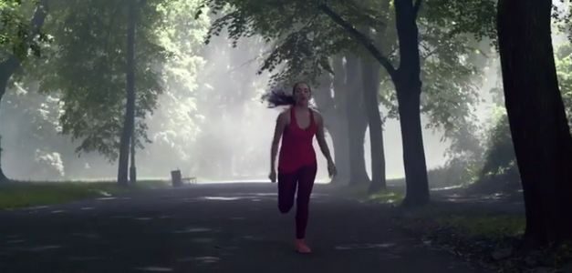 Galaxy estrena spot mostrando las presiones de la vida moderna