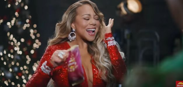 Mariah Carey da un simpático giro patatero al clásico "All I Want for Christmas" en este spot