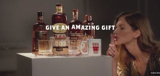 Los regalos de esta campaña navideña traen un disfraz espantoso
