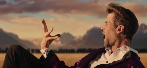 En este spot salen a escena los primeros bombones "para hombres" del mundo