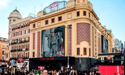 Tommy Hilfiger aprovecha las pantallas de Callao City Lights en una campaña exterior y mobile