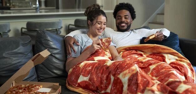 Pizza Hut lanza una apetitosa manta antiestrés
