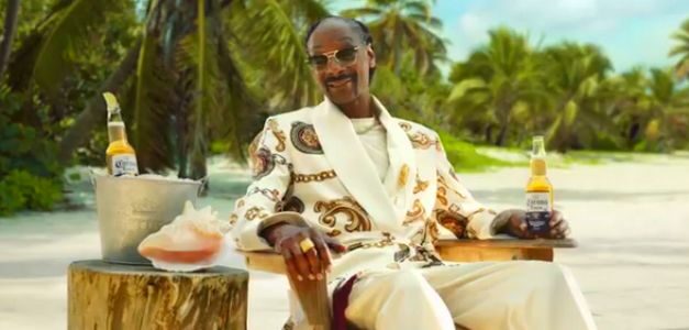 Corona refresca el célebre spot "Whassup" de Budweiser