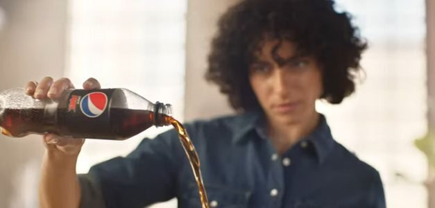 Pepsi  estrena su botella 100% reciclada con una campaña hecha en España