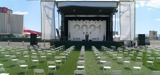 3.044 sillas vacías en una falsa graduación: el  proyecto contra la violencia armada de Leo Burnett