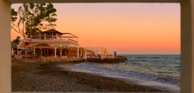 "Atardeceres Larios", la campaña para posicionar a la ginebra mediterránea en el Mediterráneo