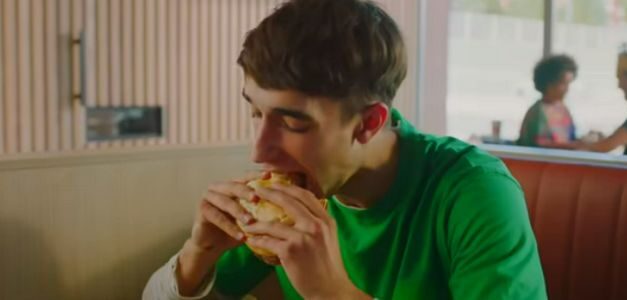 "La sorpresa está en el interior", es la propuesta de Burger King para este verano