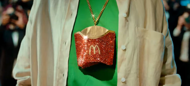 McDonald's transforma la basura en joyas de oro en esta campaña para Países Bajos