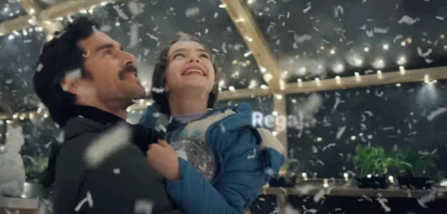 ‘Regala alegría’, el nuevo spot de Amazon para Navidad