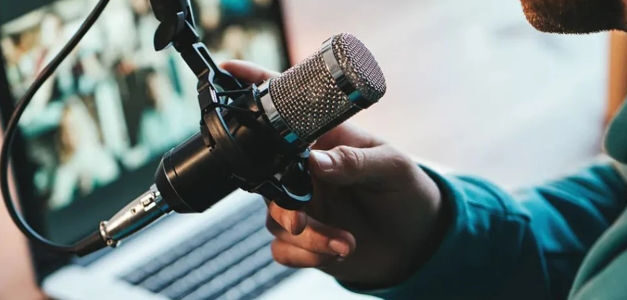 Acast: Las cuatro tendencias que marcarán la publicidad en podcasts en 2024