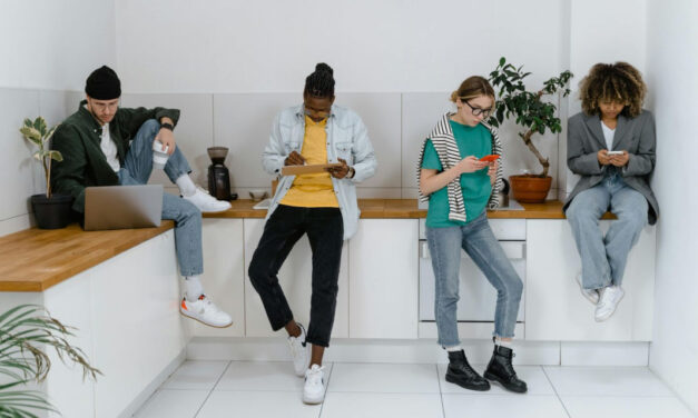 El regreso de 2016: La estética «imperfecta» vuelve a dominar las redes sociales