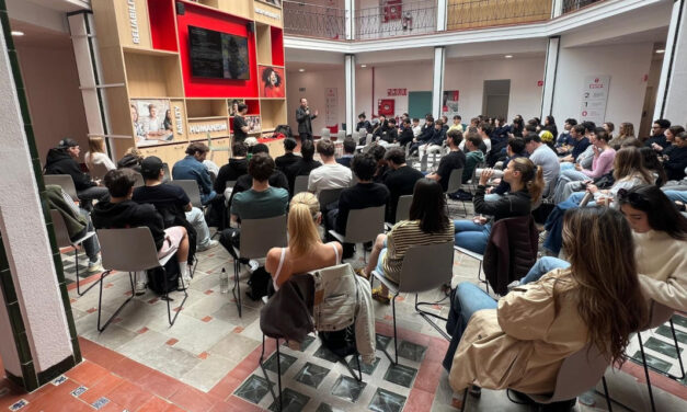 La IA y el "empleado aumentado" son los ejes centrales del debate internacional en el campus de ESSCA Málaga