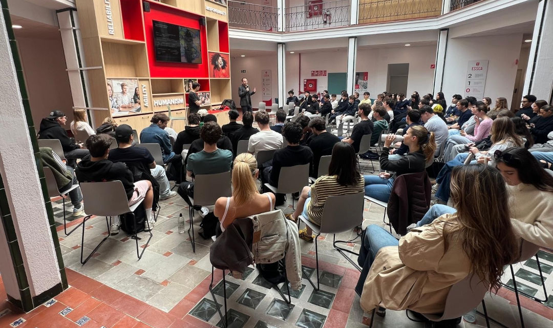 La IA y el "empleado aumentado" son los ejes centrales del debate internacional en el campus de ESSCA Málaga