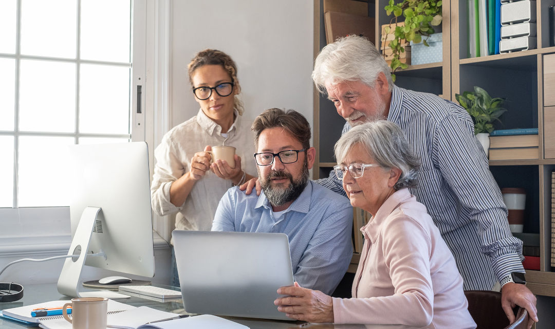 El empleo sénior desafía las brechas de edad y los mayores de 45 años consolidan su presencia en el mercado laboral